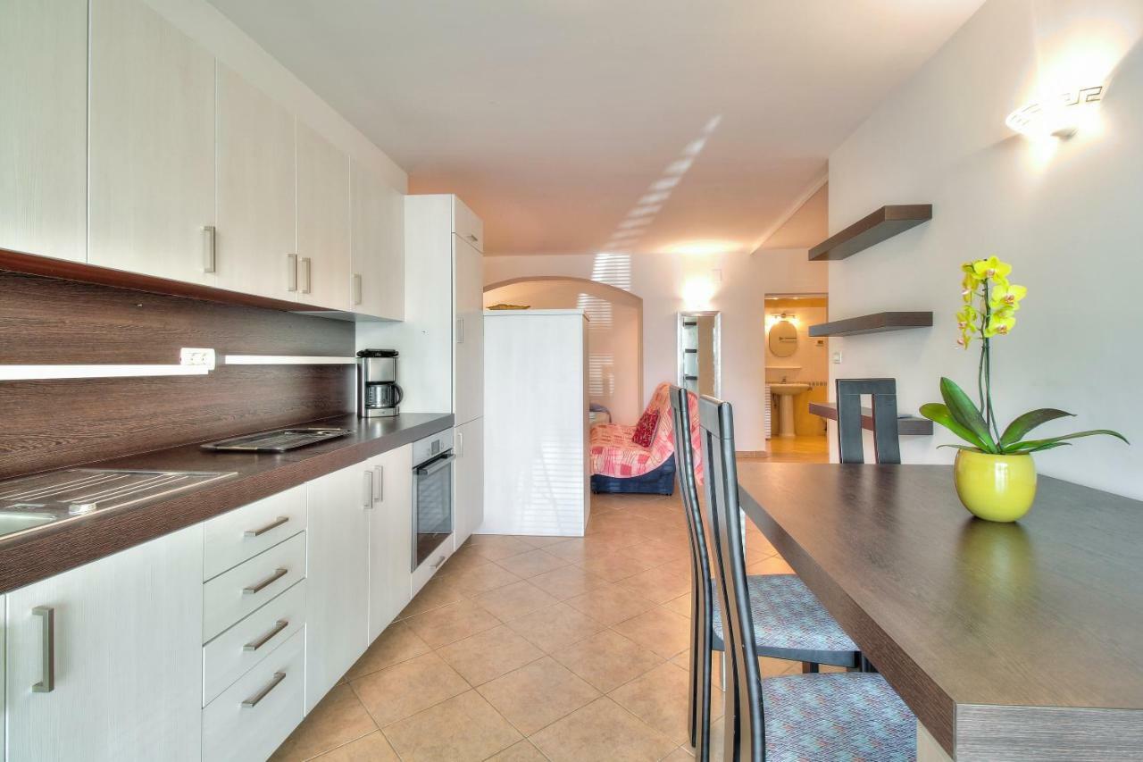 Apartment Katarina Crveni Vrh Exteriér fotografie